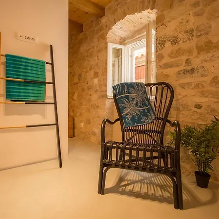 Stonehouse Sepia - 6 Ppl, Centre, Near Split Airport